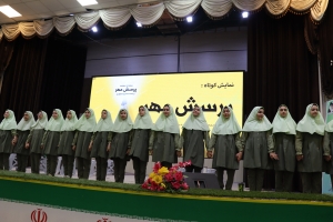 تصویر تئاتر گفتمانی برای انتقال ایده های دانش آموزی است