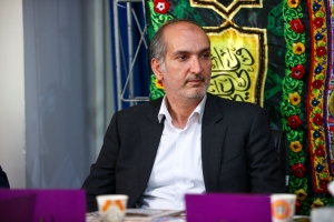 تصویر پرچم عفاف زینبی با هدف توانمندسازی بانوان سرپرست خانوار طراحی و آماده سازی شد