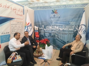 تصویر بازدید مسئولان استانی البرز از غرفه پارک علم و فناوری البرز در نمایشگاه «روستا آباد» مصلی تهران