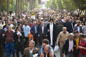 تصویر راهپیمایی مردم کرج همزمان با سراسر کشور همگام و همصدا با مسلمانان و آزادیخواهان جهان