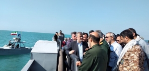 تصویر بازدید استاندار البرز از مناطق عملیاتی جنوب کشور در دوران دفاع مقدس