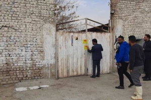 تصویر مرکز غیرمجاز جمع‌آوری ضایعات در شهرک ظفر پلمب شد