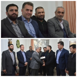 تصویر حضور فرماندار ساوجبلاغ در منزل مدال آور مسابقات جهانی پرورش اندام