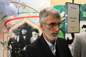 تصویر زنگ انقلاب در مدارس استان البرز نواخته شد
