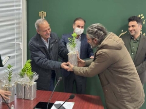 تصویر اعضای کمیته داوری آثارهنری تقدیر شدند