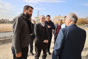 تصویر استاندار البرز از پروژه ورزشگاه ۶ هزار نفری انقلاب کرج بازدید کرد