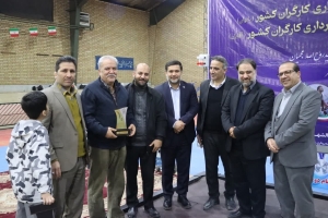 تصویر برگزاری مسابقات قهرمانی وزنه‌برداری کارگران کشور در کمال‌شهر