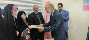 تصویر از کتاب «قصه‌های زهرا کوچولو» در کتابخانه آیت‌الله نجم‌آبادی نظرآباد رونمایی شد