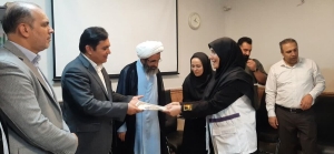 تصویر تجلیل امام جمعه و فرماندار نظرآباد از مدیر و کارکنان بهزیستی