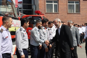 تصویر شهردار کرج از سازمان آتش‌نشانی و خدمات ایمنی بازدید کرد