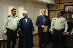 تصویر دیدار فرمانده انتظامی شهرستان کرج با فرماندار ویژه به مناسبت هفته
