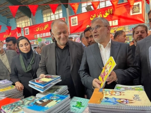 تصویر افتتاح نمایشگاه پاییزه سالن شهدای چهارصد دستگاه کرج