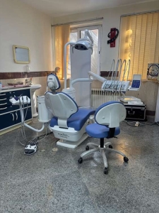 تصویر اهدای یونیت دندانپزشکی توسط خیر سلامت به طالقان