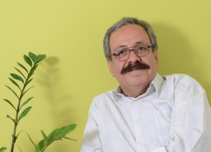 تصویر «بخوانیم» چون وطن در مطالعه زنده می‌ماند