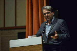 تصویر «بخوانیم» چون وطن در روشنایی فهم ساخته می‌شود