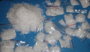 تصویر کشف 22 کیلو شیشه در ساوجبلاغ