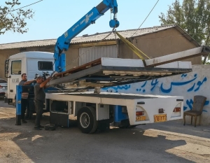 تصویر جابه‌جایی تابلو ورودی احمدآباد ماهدشت برای تعمیر و بازسازی