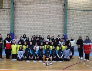 تصویر برگزاری مسابقات فوتسال بانوان در ماهدشت با حضور چهار تیم ده‌نفره