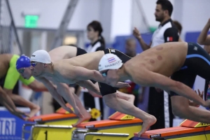 تصویر تیم شنا ۴ در ۴۰۰ متر آزاد تیمی ایران به فینال رسید