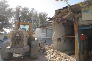 تصویر آغاز عملیات تخریب املاک تجاری در مسیر بازگشایی بلوارامیرکبیر