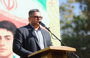 تصویر تلاوت قرآن استاد مهدی فلاح نژاد،مراسم ۱۳ آبان در شهر مهستان استان البرز