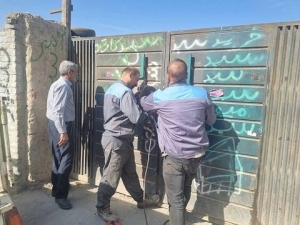 تصویر پلمب واحدهای غیرمجاز تفکیک زباله و ساماندهی اتباع در منطقه ۹ کرج