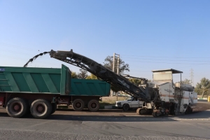 تصویر اجرای عملیات تراشه آسفالت در مسیر جاده خدایارخان (بلوار شورا) ماهدشت