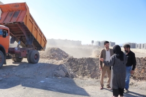 تصویر با حمایت های قاطع دادستان فردیس، گود پرخطر خیابان بوستان ۴ در حال ایمن‌سازی است