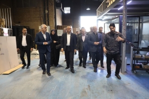 تصویر بازدید وزیر تعاون و استاندار البرز از واحد تولید محصولات چرمی در جاده قزلحصار