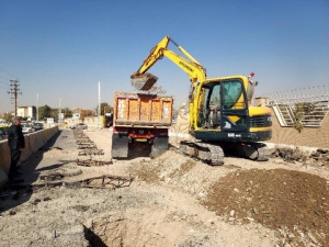 تصویر عملیات عمرانی در تقاطع غیرهمسطح شیخ‌آباد در جریان است
