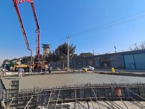 تصویر اتمام بتن ریزی عرشه زیر گذر نماز؛ جهشی در پروژه تقاطع غیرهمسطح امام علی(ع)