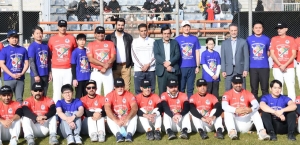 تصویر برگزاری دیدار دوستانه بیسبال بین تیم های سفارت ژاپن و پیشکسوتان ایران