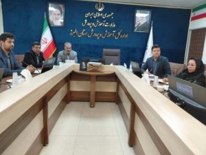 تصویر فرهنگیان البرز برای ثبت اطلاعات در سامانه بیمه معلم اقدام کنند