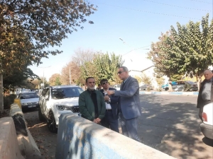 تصویر عضو شورای شهر کرج از محل ورودی میدان مرکزی میوه و تره بار دیدن کرد