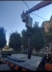 تصویر تعویض سرچراغ‌های قدیمی و معیوب و تأمین روشنایی بلوار استقلال مهستان