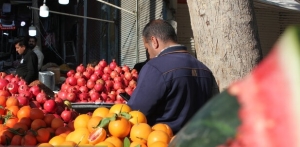 بازار شب یلدا داغ اما بی‌رمق؛فروشندگان از رکود و مردم ازگرانی می‌گویند