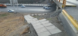 تصویر بازدید شهردار و معاونت فنی و عمرانی شهرداری مهستان از پله دسترسی پل ورودی شهر