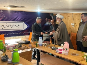 تصویر برگزاری جلسه شورای آموزش و پرورش شهرستان طالقان با حضور فرماندار