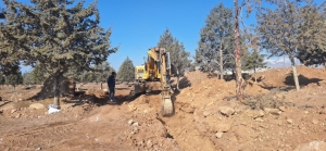 تصویر آغاز عملیات احداث دیوار پیرامونی استخر فاز هفت مهستان