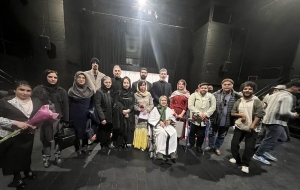 تصویر تئاتر «در کوچه خوشبختی» نماینده استان البرز جشنواره تئاتر فجر بود