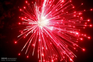 تصویر آسمان کرج نورباران می‌شود