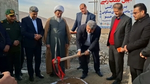 تصویر کلنگ‌زنی مجتمع مسکونی ۴ واحدی محرومین  در ساوجبلاغ