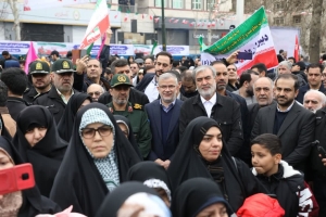 تصویر البرز یکپارچه در صحنه؛ جلوه‌ای از بصیرت و وفاداری در چهل‌وهفتمین فجر انقلاب