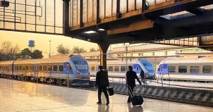 تصویر از کرج تا مشهد و وان؛ ریلی که مرز نمی‌شناسد