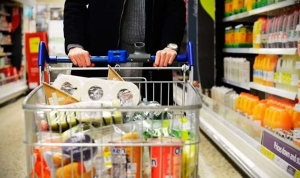 تصویر توزیع ۱۵۷۰ تن کالای اساسی در البرز