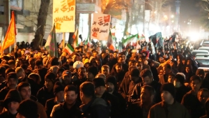 تصویر تصاویر دومین شب خروش مردم انقلابی و قدر شناس کمال‌شهر در سوگ شهید امام خامنه ای