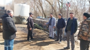 تصویر بازدید شهردار طالقان از گلخانه شهرداری