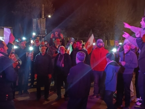 تصویر خروش مردم ولایتمدار،انقلابی و شهید پرور بخش و شهر آسارا  در پی شهادت امام خامنه ای
