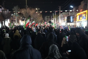 تصویر بیعت مردم ولایت مدار شهرستان فردیس، با امـام سید مجتبی خـامنه‌ای