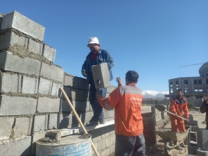 تصویر دیوارچینی  بازار روز شهرداری توسط عوامل معاونت خدمات شهر انجام شد